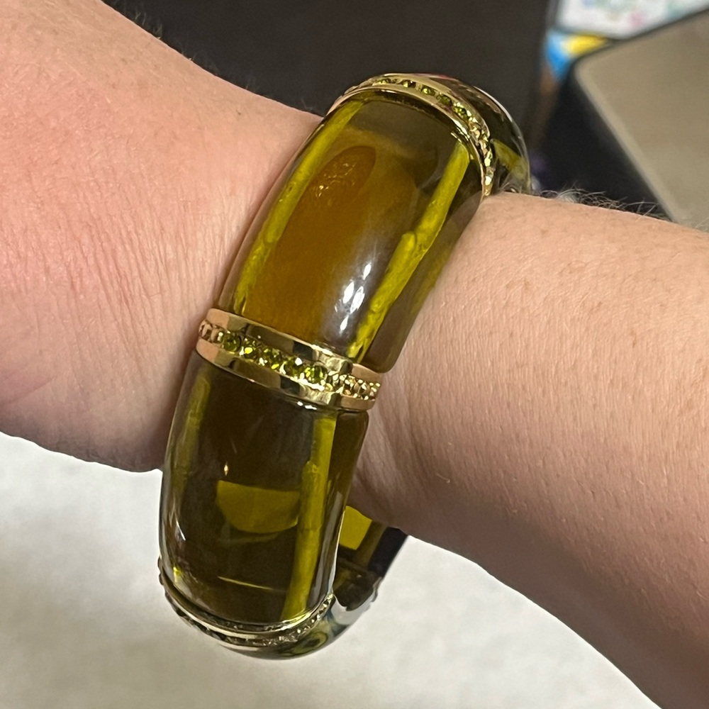 Vintage Translucent Green Bracelet - Picture 7 of 10